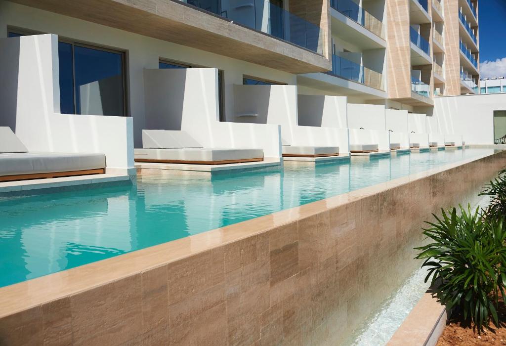 Deluxe Kamer Direct Aan Zwembad Met Uitzicht Op Zee (gedeeld Zwembad)