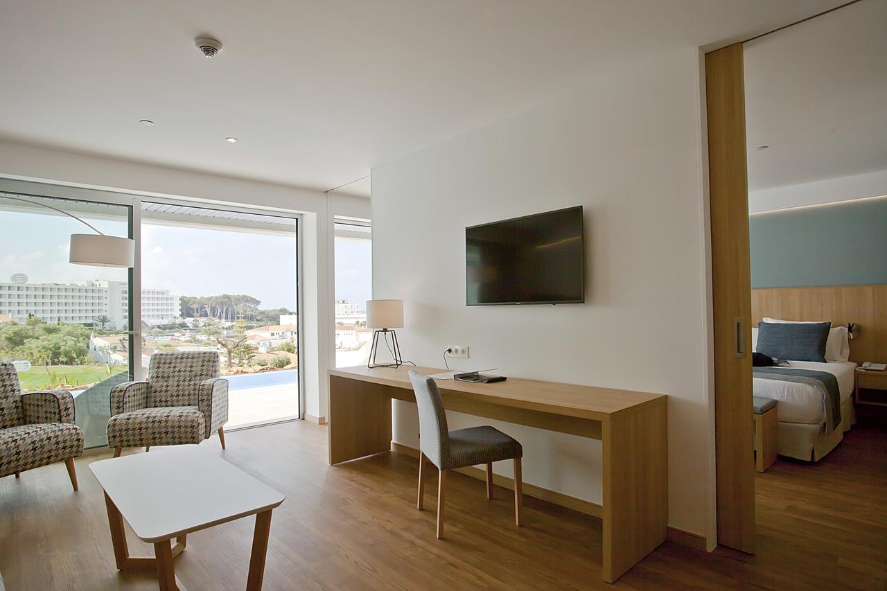 Hotel-55-Santa-Tomas-Swim-Up-Room