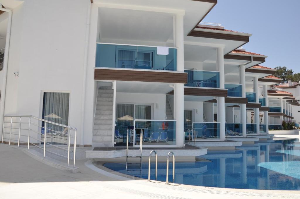 Kamers-met-toegang-tot-het-zwembad