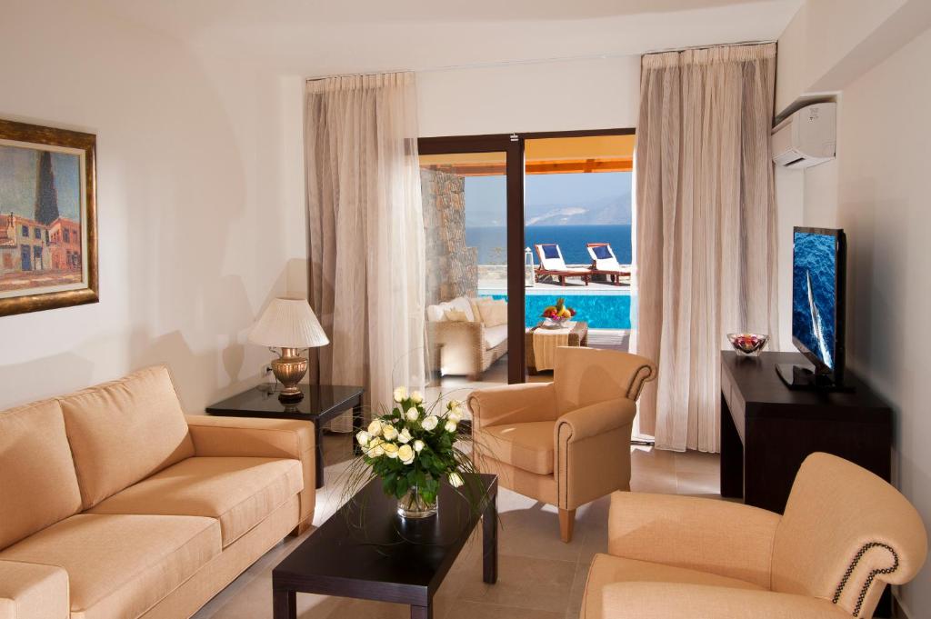 Suite Met 1 Slaapkamer En Eigen Zwembad