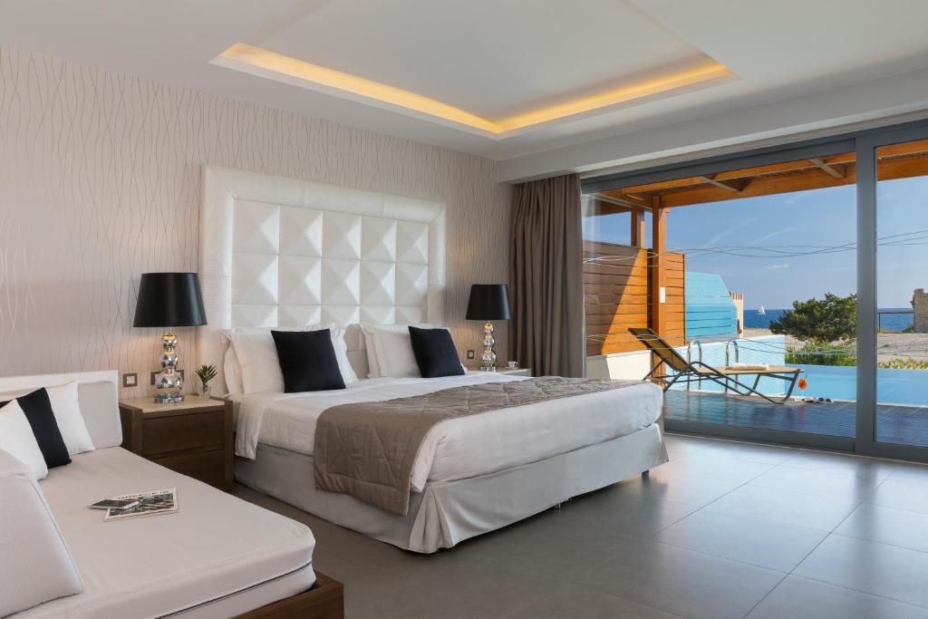 Superior-Junior-Suite-met-Eigen-Zwembad-en-Uitzicht-op-Zee