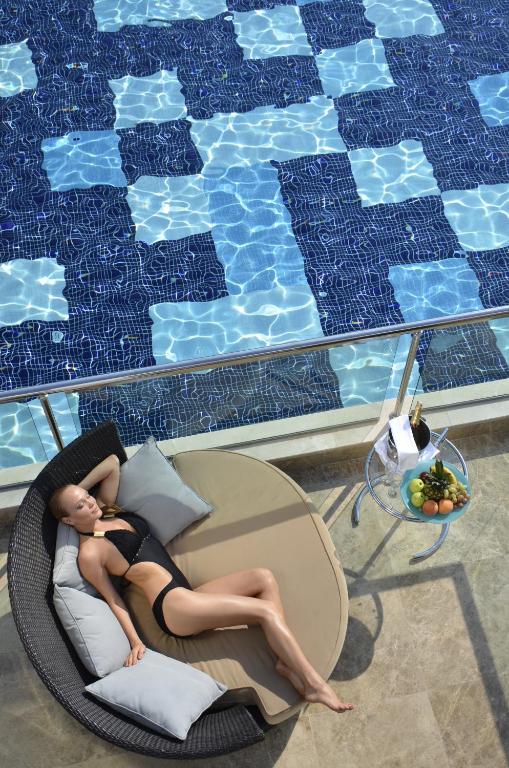 Swim-Up-Kamer-Sherwood-Blue-Belek