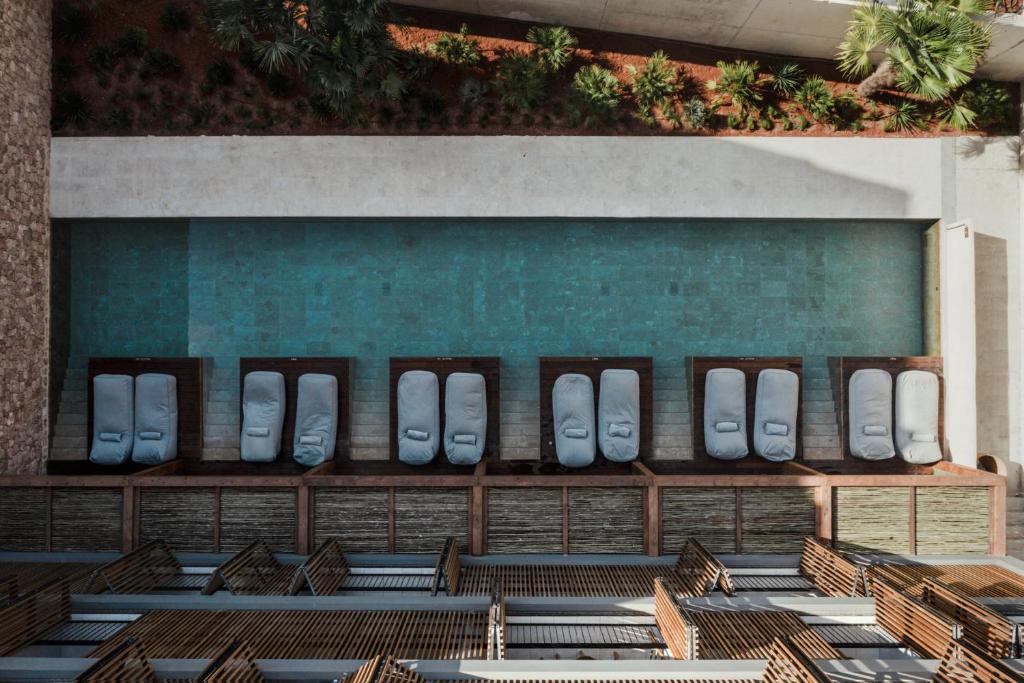 Swim-Up-Room-OKU-Ibiza