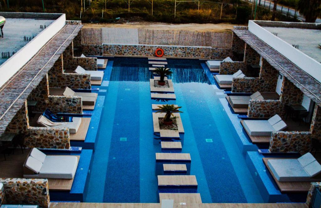 Tweepersoonskamer-met-Gedeeld-Zwembad