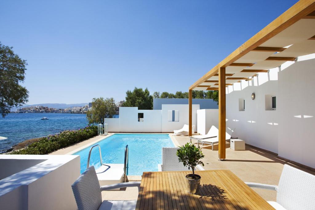 Villa Met 2 Slaapkamers En Eigen Zwembad Aan De Zee