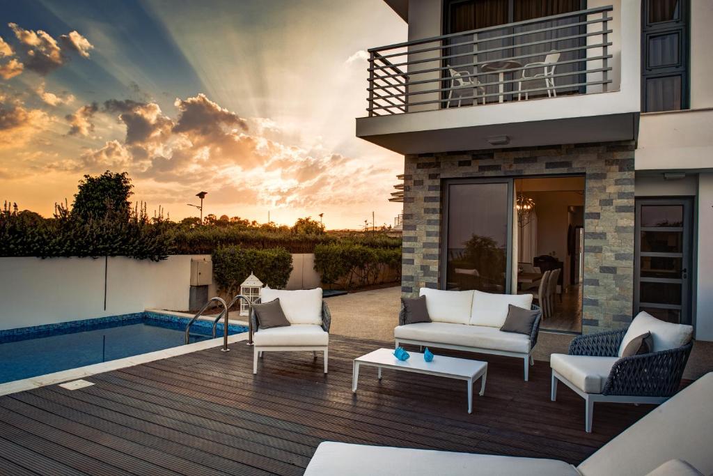 Villa-met-3-Slaapkamers-Privezwembad-en-Uitzicht-op-Zee