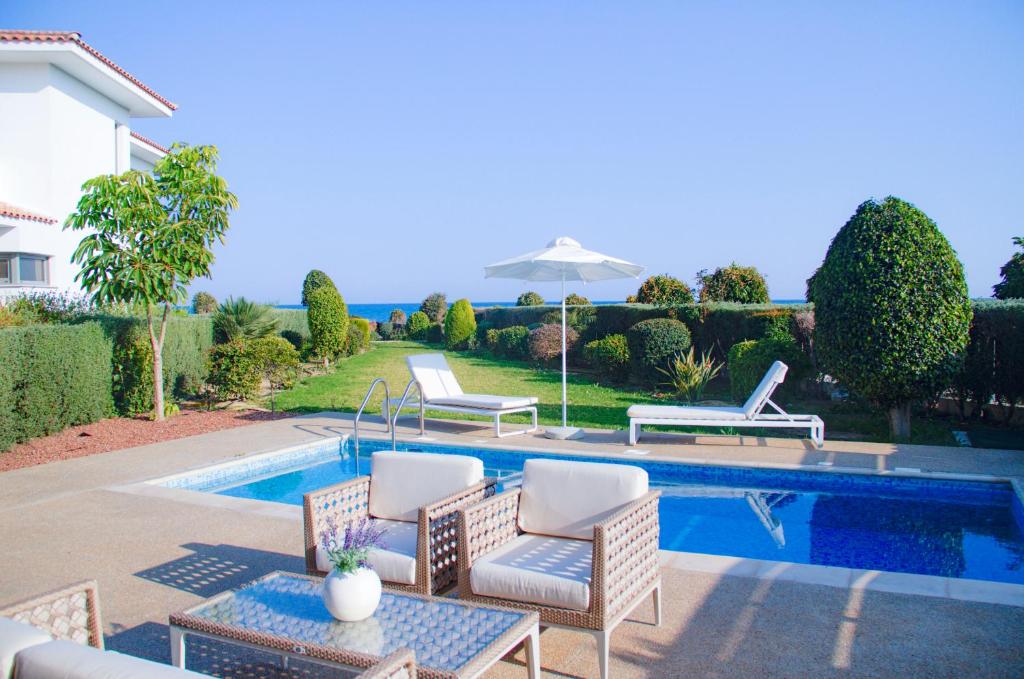 Villa-met-Privezwembad-en-Uitzicht-op-de-Tuin