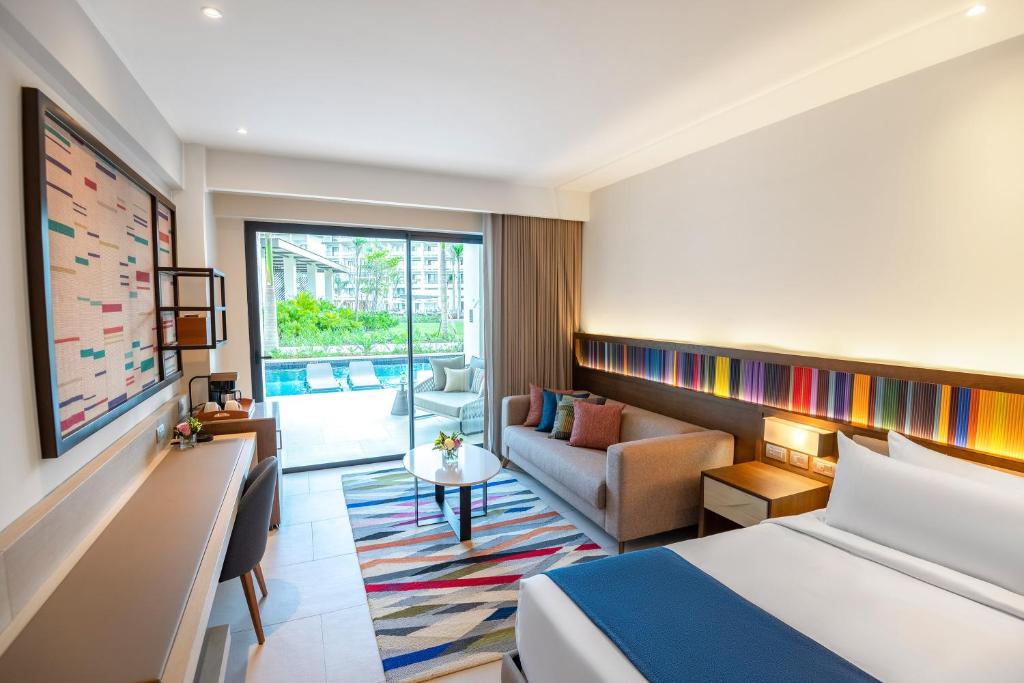 Club-Junior-Suite-met-Kingsize-Bed-Directe-Verbinding-met-Zwembad