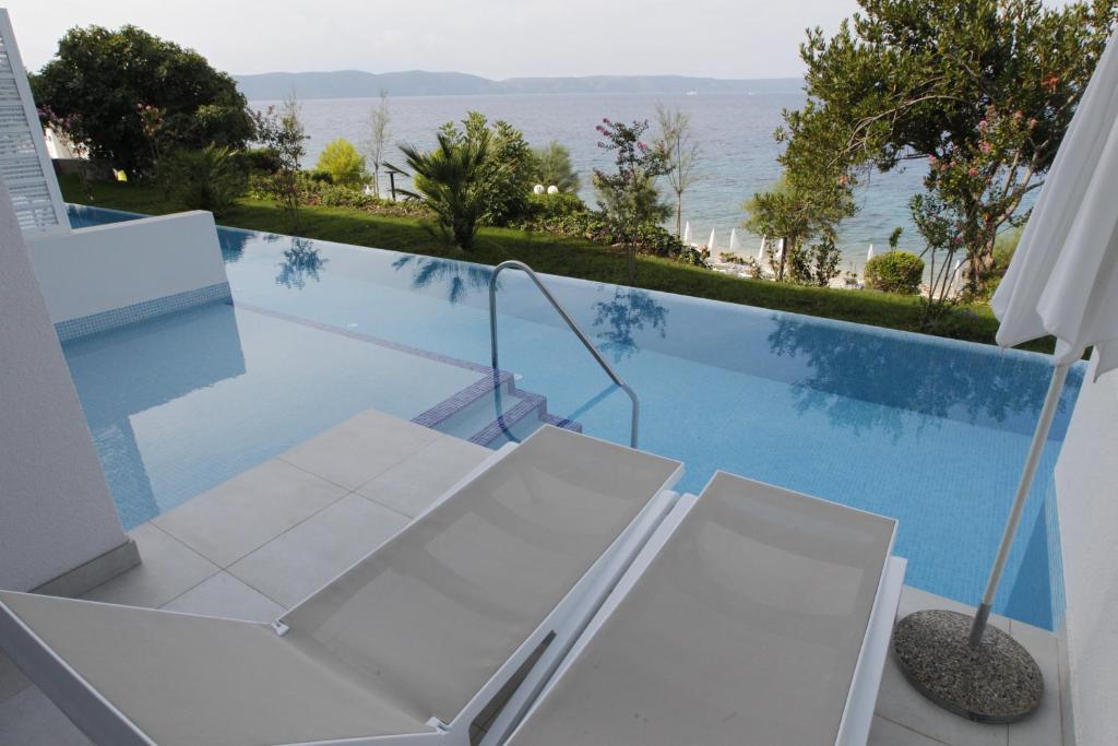 Swim-Up-Room-Adriatic-Beach