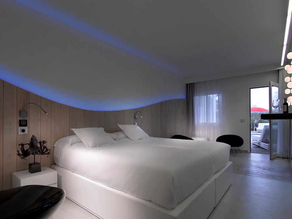 Ushuaia-Ibiza-Beach-Hotel-Swim-Up-Kamer