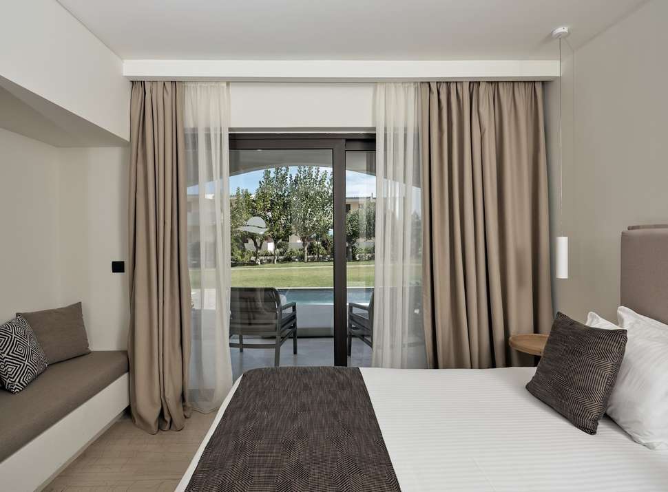 Caravel-Swim-Up-Suites