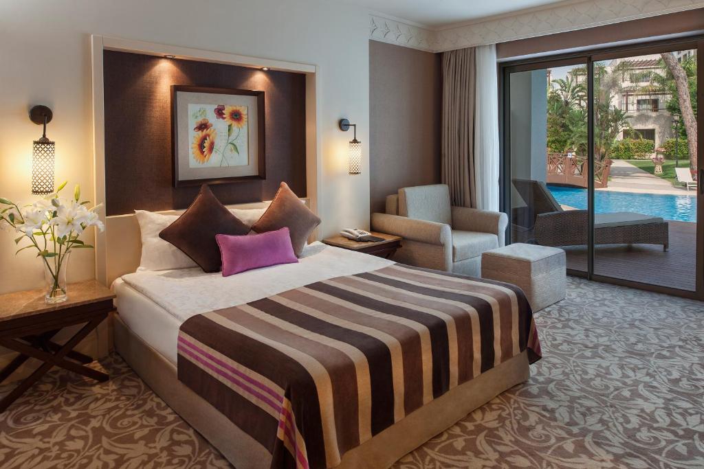 Suite-aan-het-Meer-met-Directe-Toegang-tot-het-Zwembad.