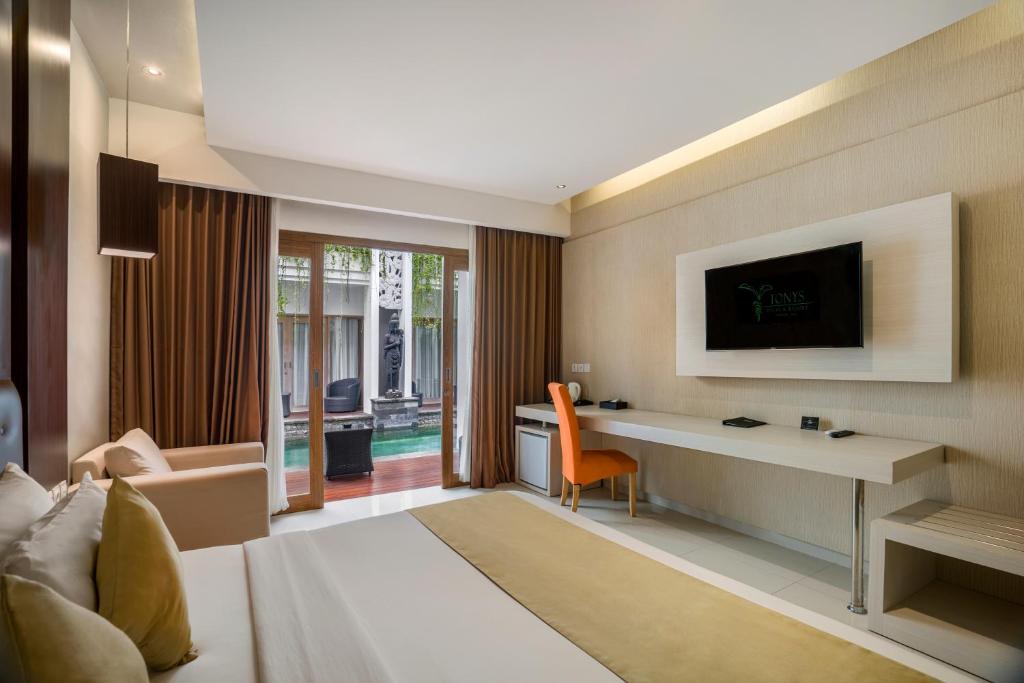 Deluxe-Tweepersoonskamer-met-1-of-2-Aparte-Bedden-en-Toegang-tot-het-Zwembad-