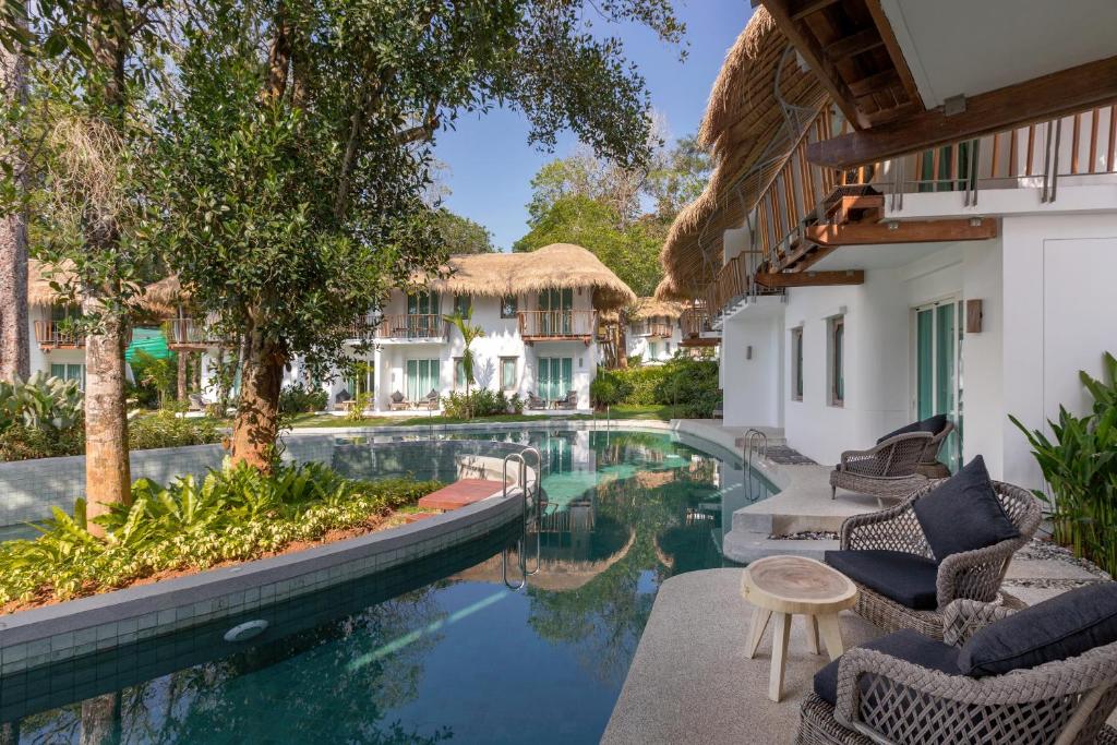 Grand-Deluxe-Kamer-met-Toegang-tot-het-Zwembad.