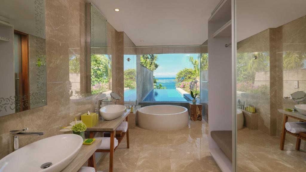 Heavenly-Suite-met-Kingsize-Bed-en-Zwembad-Uitzicht-op-Oceaan