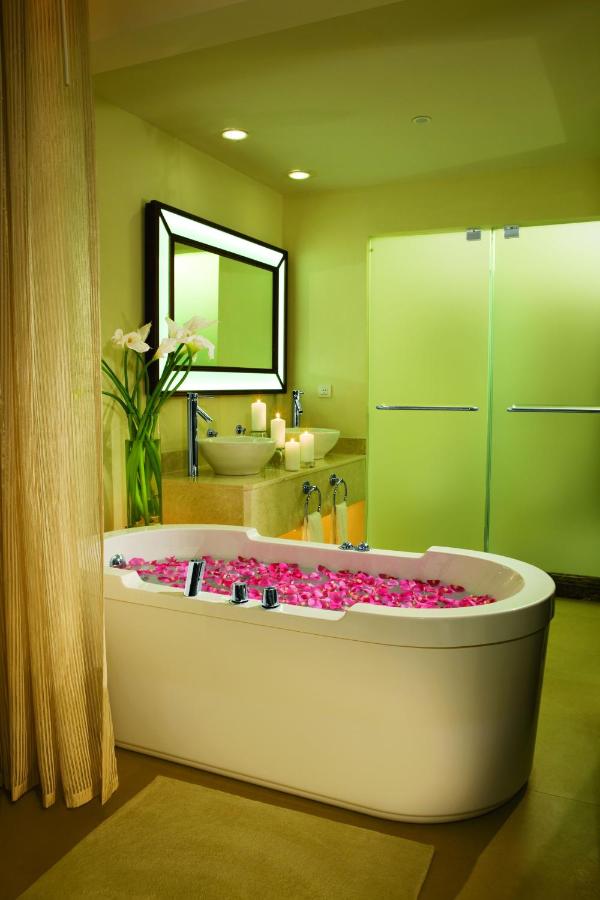 Secrets-St.-James-Bathroom