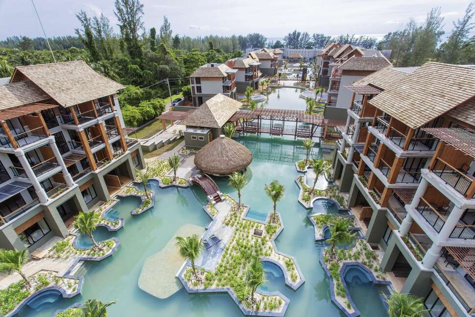 Swim-Up-Rooms-Mai-Holiday