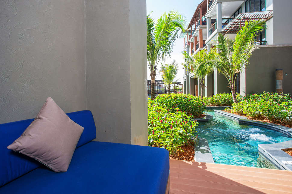Terras-Swim-Up-Room-Mai-Holiday-by-Mai-khao-Lak
