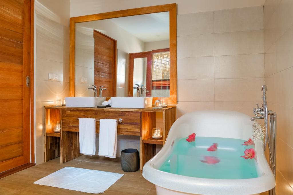 Water-Villa-Bathroom