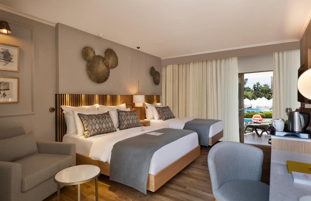 Deluxe Tweepersoonskamer Met 1 Of 2 Aparte Bedden En Toegang Tot Het Zwembad Interieur