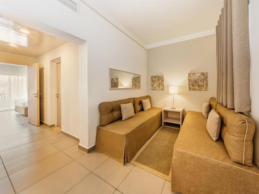 Familiekamer Met Queensize Bed Direct Aan Zwembad