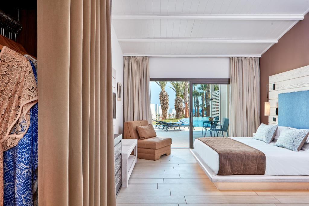 Double Swim Up Room (bungalow Area)