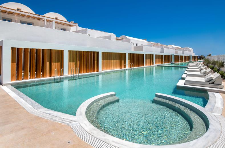 Hotel met Swim Up Kamers Op Santorini in Griekenland