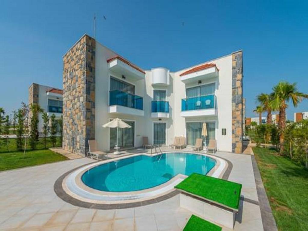 Superior Villa met Eigen Zwembad