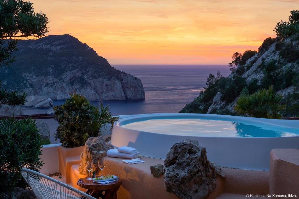 Hacienda Na Xamena - suites met privé zwembad